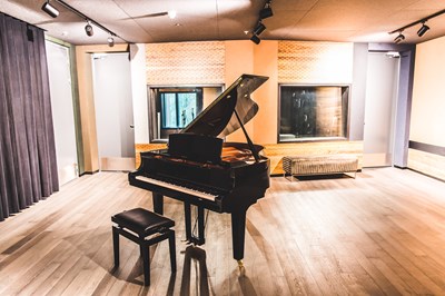 Lot 39 - RECORDING SESSION AT UNIVERSAL MUSIC STUDIOS, LONDON