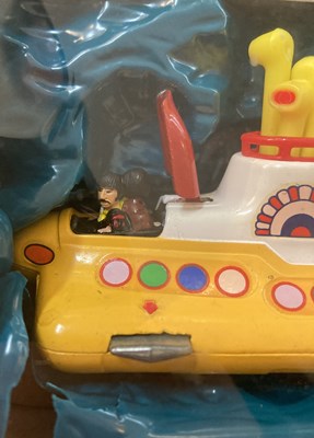 Lot 352 - BEATLES YELLOW SUBMARINE CORGI TOY IN BOX.