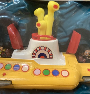 Lot 352 - BEATLES YELLOW SUBMARINE CORGI TOY IN BOX.
