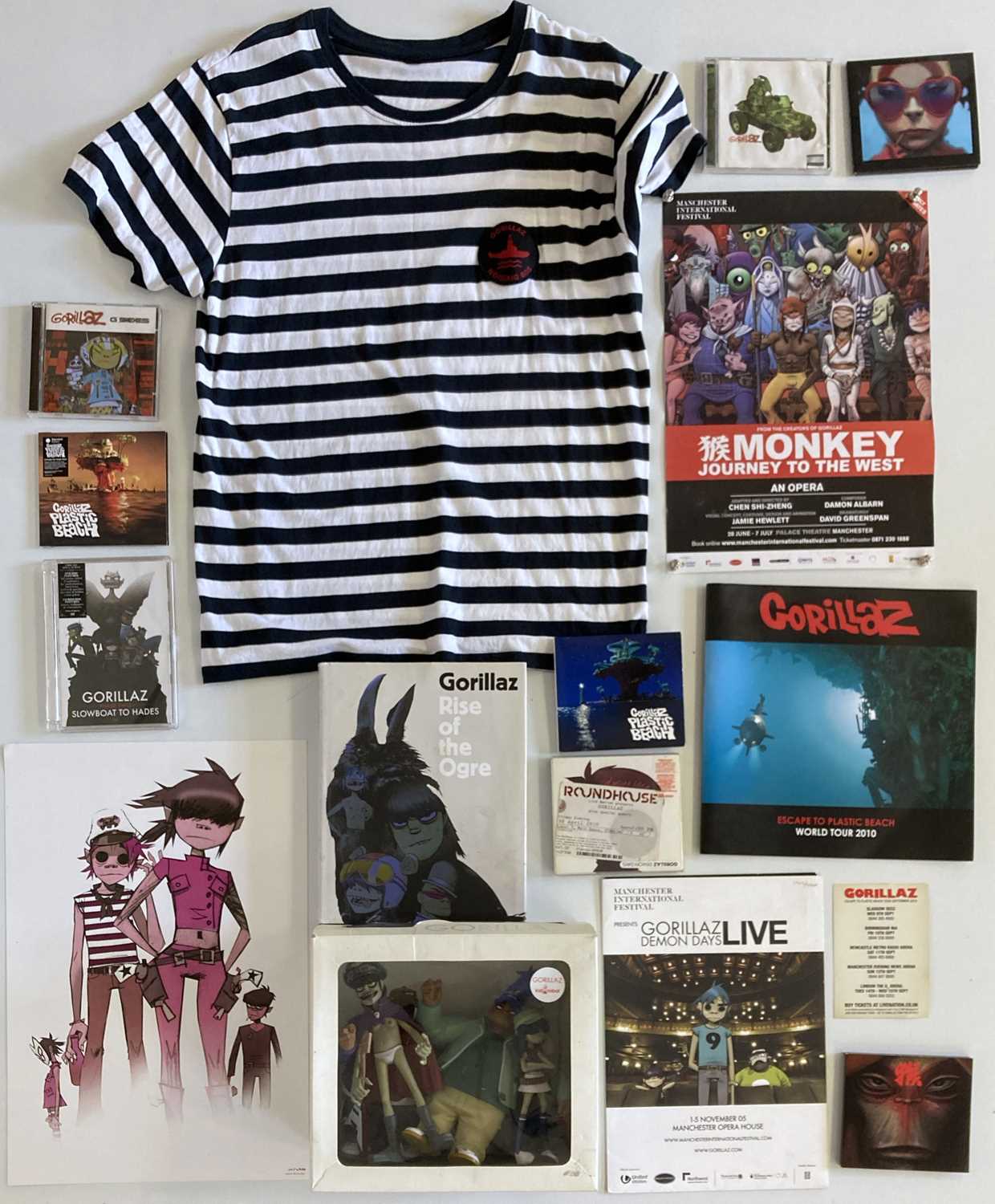 Lot 74 - GORILLAZ MEMORABILIA NIC KID ROBOT AND PRINTS.