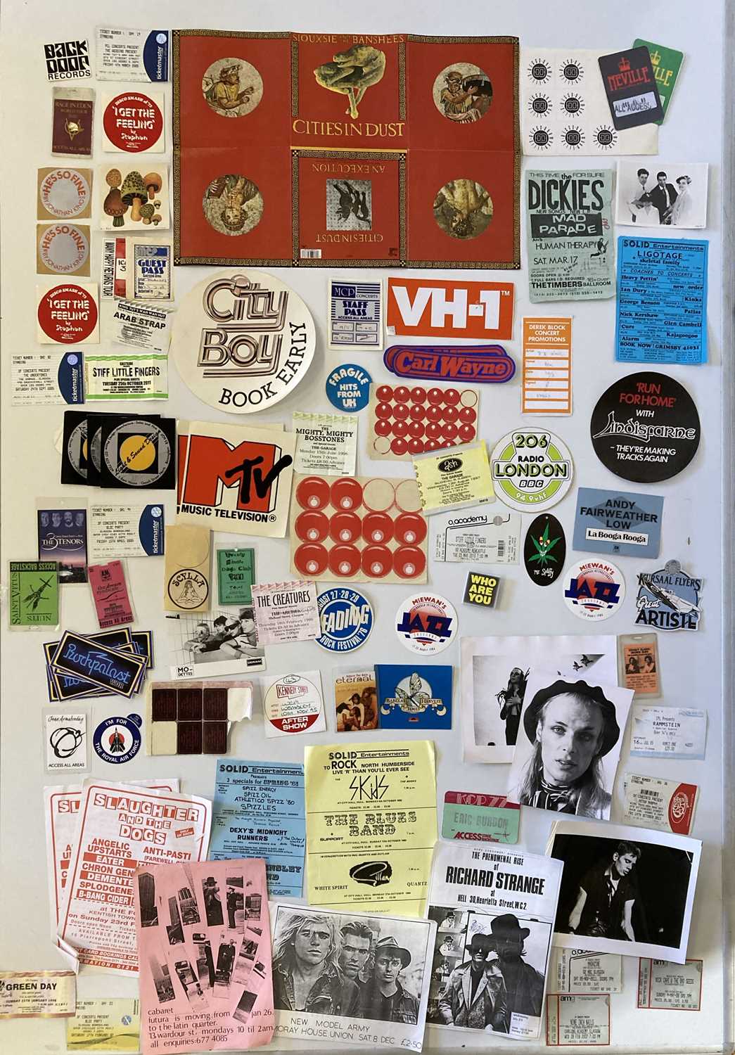 Lot 151 - ROCK, PUNK AND POP BADGE COLLECTION.