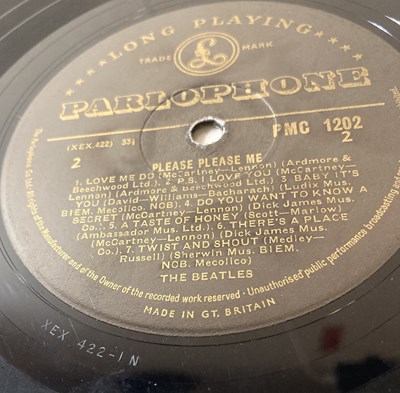 Lot 95 - THE BEATLES - STUDIO LPs (WITH CLEAN 1ST 'BLACK AND GOLD' MONO PLEASE PLEASE ME)