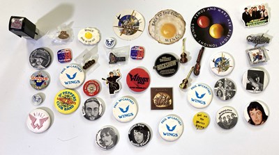 Lot 463 - PAUL MCCARTNEY / THE BEATLES BADGES.