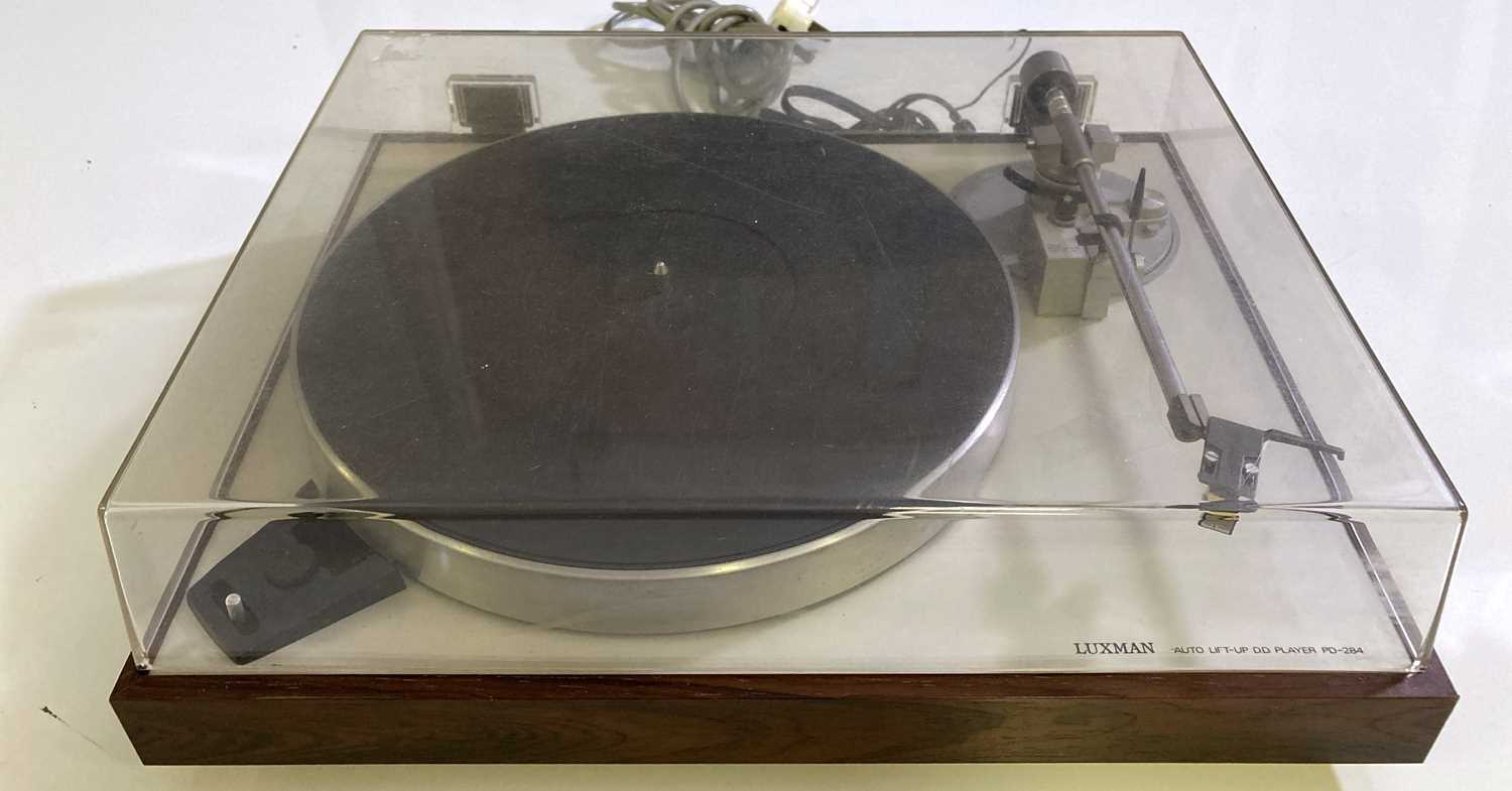 Lot 11 - LUXMAN PD-284 TURNTABLE