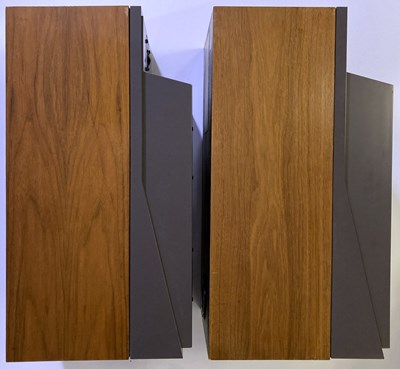 Lot 15 - LEAK 3050 SPEAKERS.