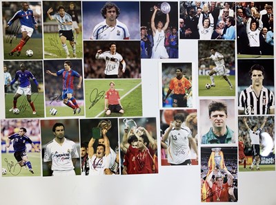 Lot 153 - FOOTBALL AUTOGRAPHS - INTERNATIONAL STARS.