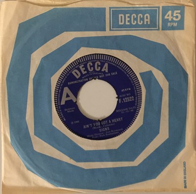 Lot 170 - SIGNS - AIN'T YOU GOT A HEART 7" (ORIGINAL UK DEMO - DECCA F 12522)