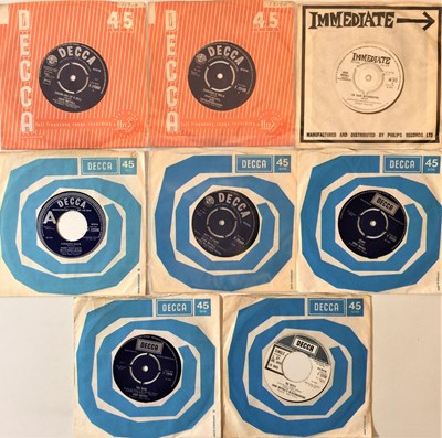 Lot 184 - JOHN MAYALL/BLUESBREAKERS - 60s UK 7" COLLECTION