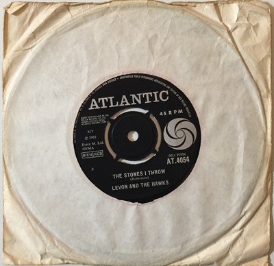 Lot 21 - LEVON & THE HAWKS - THE STONES I THROW 7" (ORIGINAL UK COPY - ATLANTIC AT 4054)