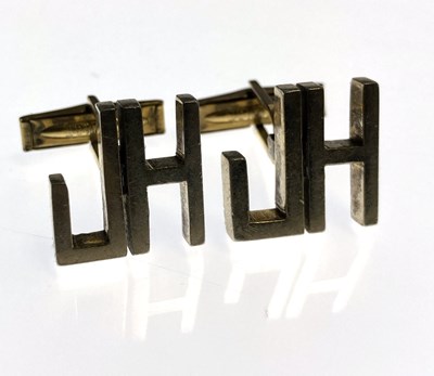 Lot 291 - JIMI HENDRIX OWNED 'JH' CUFFLINKS.
