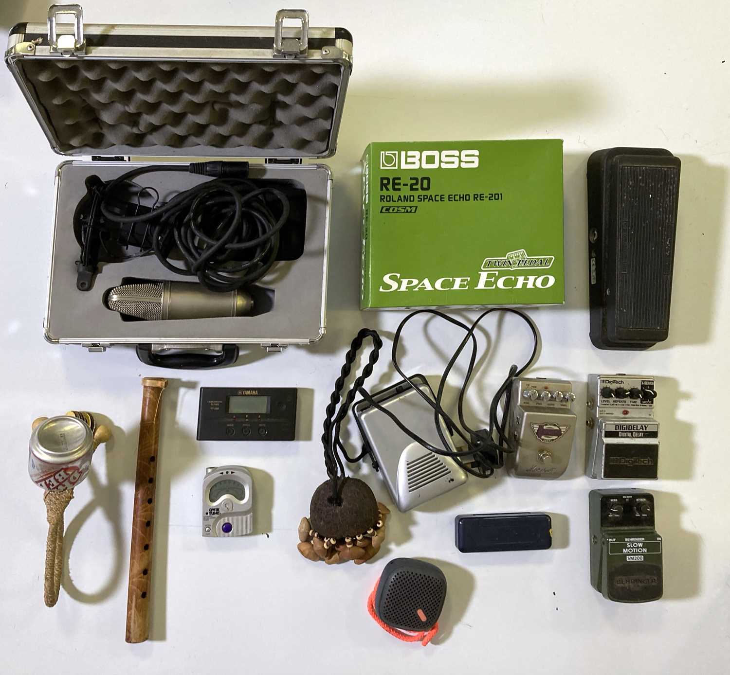 Lot 3 - MUSIC EQUIPMENT - CRY BABY / BOSS SPACE ECHO.