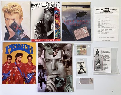 Lot 274 - DAVID BOWIE  / POP STARS - TICKETS AND PROGRAMMES.