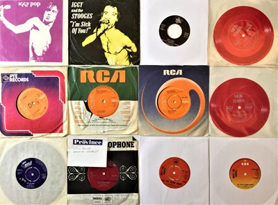 Lot 318 - GLAM/ARTISTS ASSOCIATED WITH DAVID BOWIE - 7" COLLECTION
