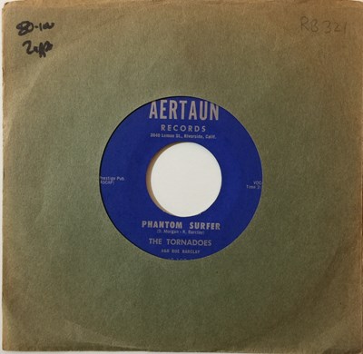 Lot 4 - THE TORNADOES - PHANTOM SURFER/ SHOOTIN BEAVERS 7" (SURF - 45-103)