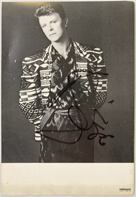 Lot 46 - DAVID BOWIE - A SIGNED POSTCARD.