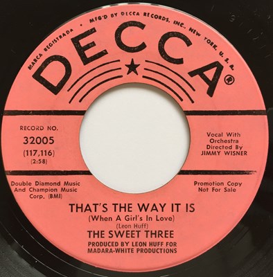 Lot 189 - THE SWEET THREE - BIG LOVERS COME IN SMALL PACKAGES - DECCA PROMO 32005.