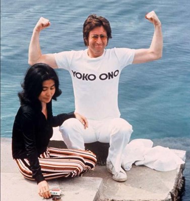 Lot 236 - ORIGINAL JOHN LENNON / YOKO ONO T-SHIRTS C 1970.