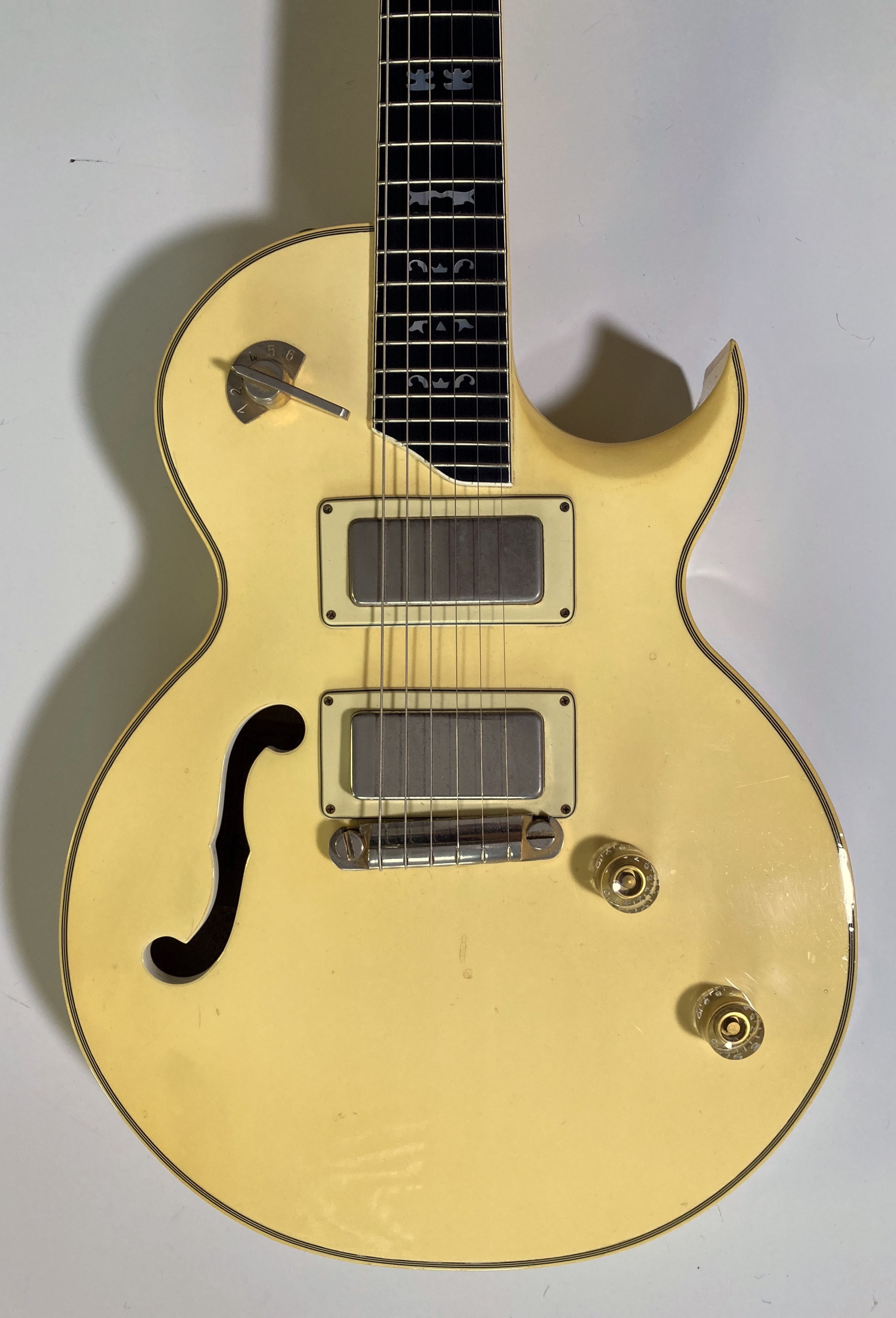 Lot 261 - FRAMUS - JAN AKKERMAN SIGNATURE ELECTRIC