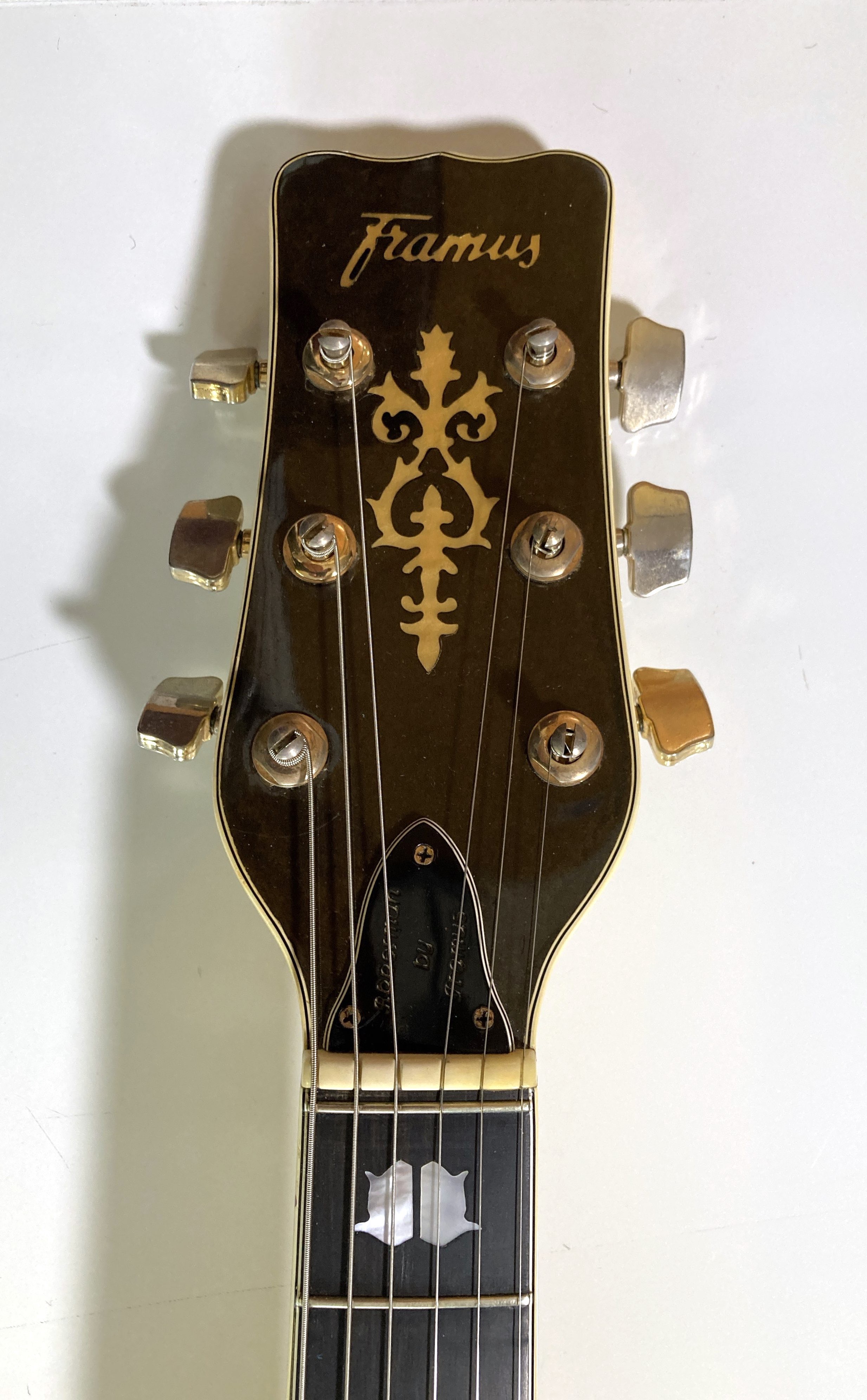 Lot 261 - FRAMUS - JAN AKKERMAN SIGNATURE ELECTRIC