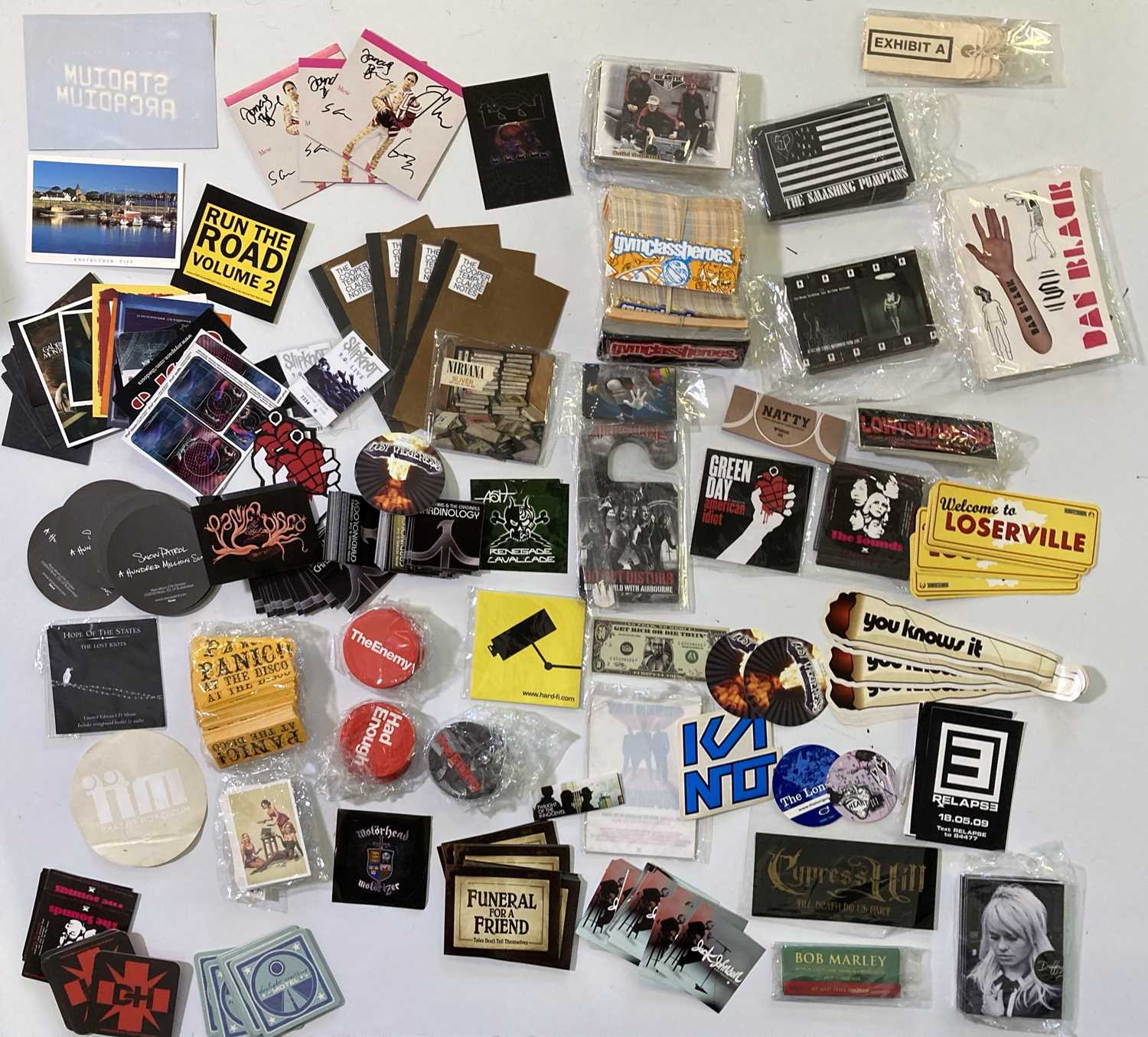 Lot 101 - ROCK/POP PROMOTIONAL ITEMS.