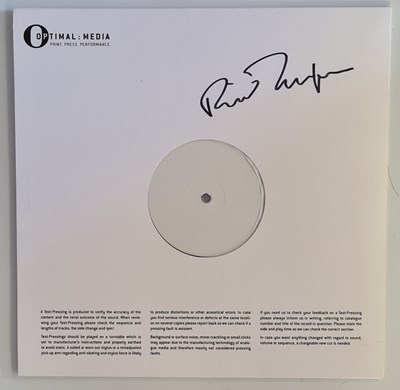 Lot 40 - RICHARD THOMPSON - SIGNED - 'GUITAR, VOCAL' LP  (2022 - ISLAND 3576263/4)