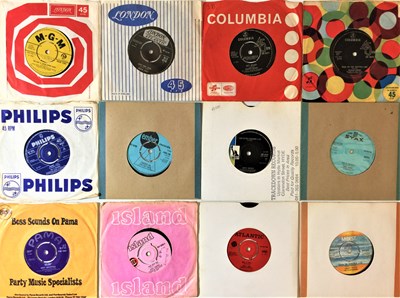 Lot 275 - 60's / 70's UK PRESSING - CLASSIC SOUL / R&B - 7" COLLECTION