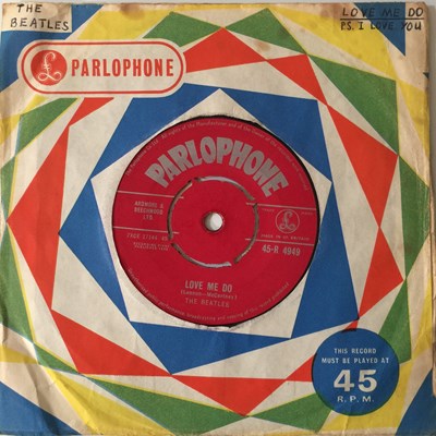 Lot 12 - THE BEATLES - LOVE ME DO 7'' (ORIGINAL UK PRESSING - PARLOPHONE 45-R 4949)