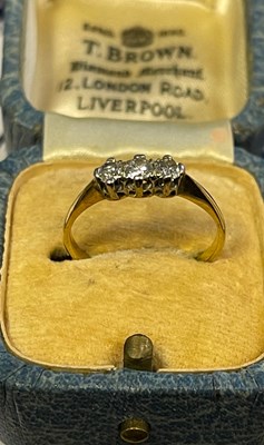 Lot 6 - AN 18CT DIAMOND RING.