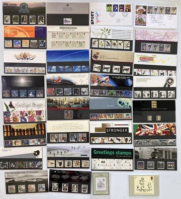 Lot 1 - STAMPS - PRESENTATION PACKS.