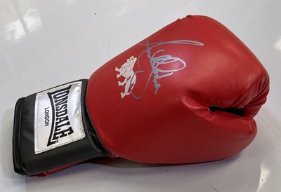 Lot 44 - ANTHONY JOSHUA - A SIGNED BOXING GLOVE.