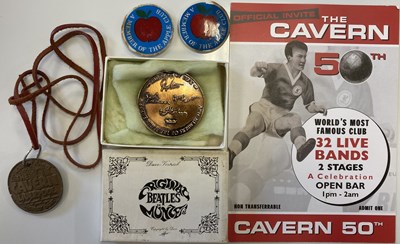 Lot 173 - CAVERN CLUB AND BEATLES MEMORABILIA INC KING OF BEAT MEDALLION