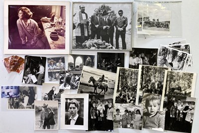 Lot 197 - CINEMA - BEHIND THE SCENES / PRODUCTION PHOTO ARCHIVE.