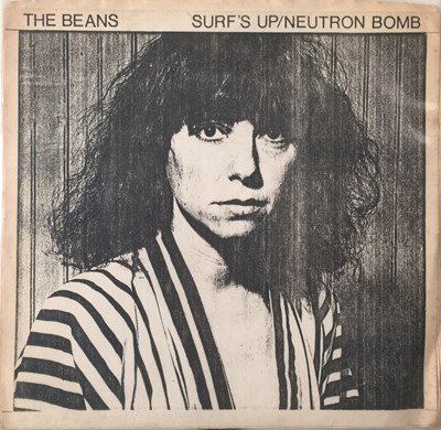 Lot 617 - THE BEANS - NEUTRON BOMB / SURF'S UP - 7" RARITY - LB0001