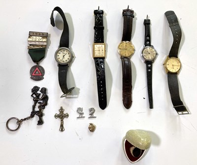Lot 77 - WATCHES AND JEWELLERY INC 9CT GOLD RING.
