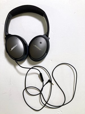 Lot 43 - ED SHEERAN OWNED HEADPHONES.