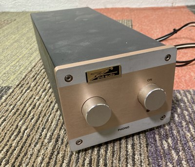 Lot 21 - DOUK AUDIO EAR834 MM/MC RIAA PHONO STAGE PREAMPLIFIER.