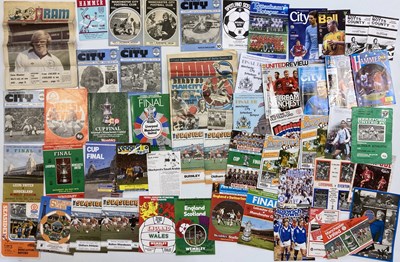 Lot 119 - SPORTING MEMORABILIA INC SIGNED PHOTOGRAPHS / FOOTBALL PROGRAMMES.