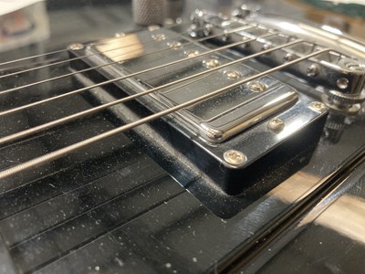 Lot 34 - SCHECTER ROBERT SMITH SIGNATURE ULTRACURE IN BLACK PEARL.