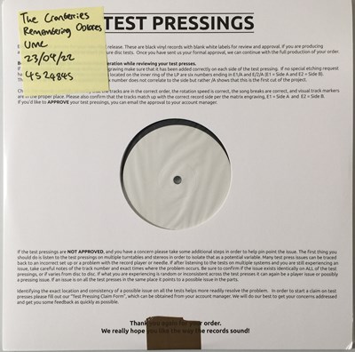 Lot 160 - THE CRANBERRIES - REMEMBERING DOLORES LP (2022 - UMC 4524845)