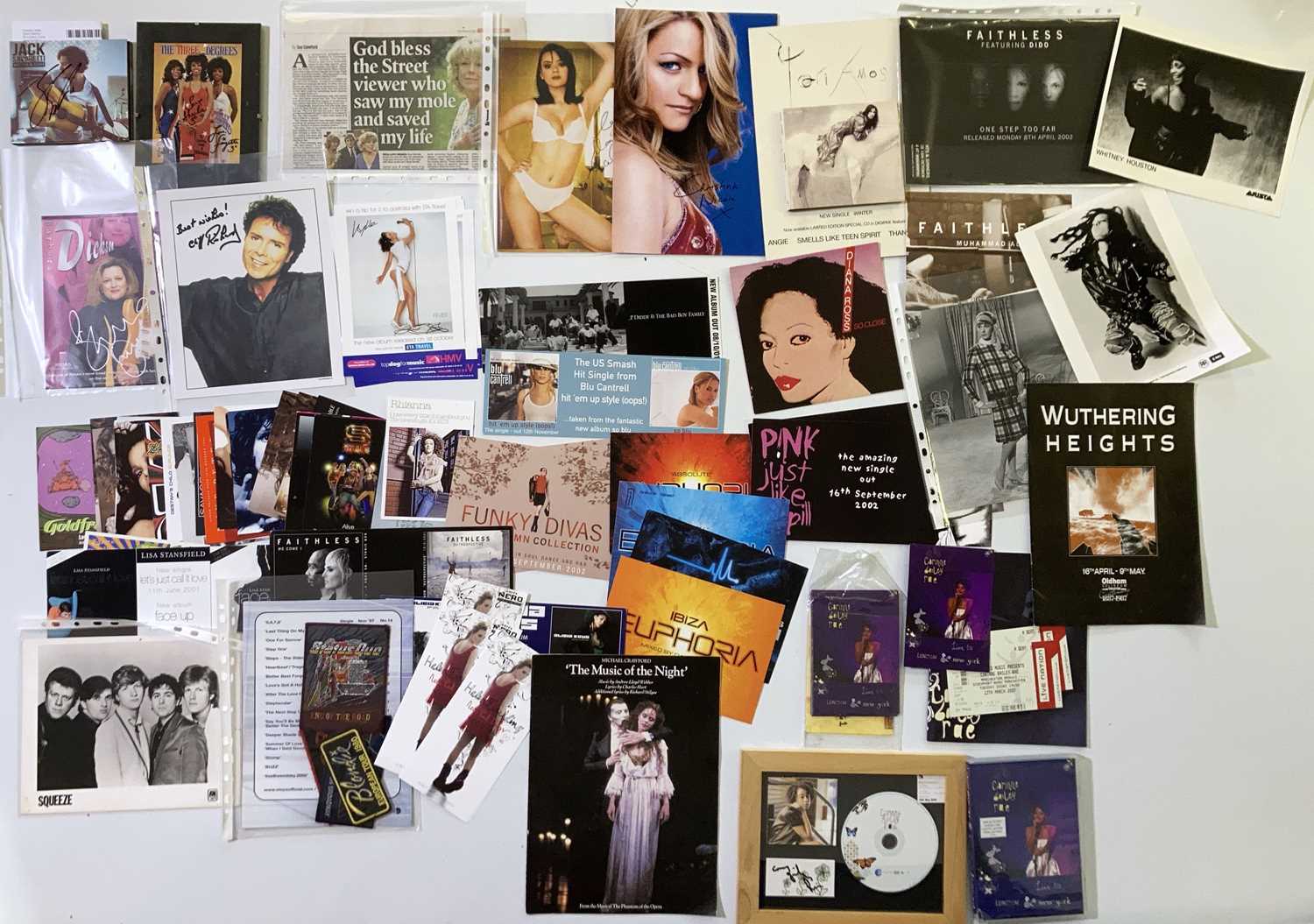 Lot 122 - POP ARTISTS AUTOGRAPHS AND PROMO ITEMS.