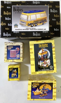 Lot 570 - THE BEATLES - VANDOR COLLECTABLES / TOYS.