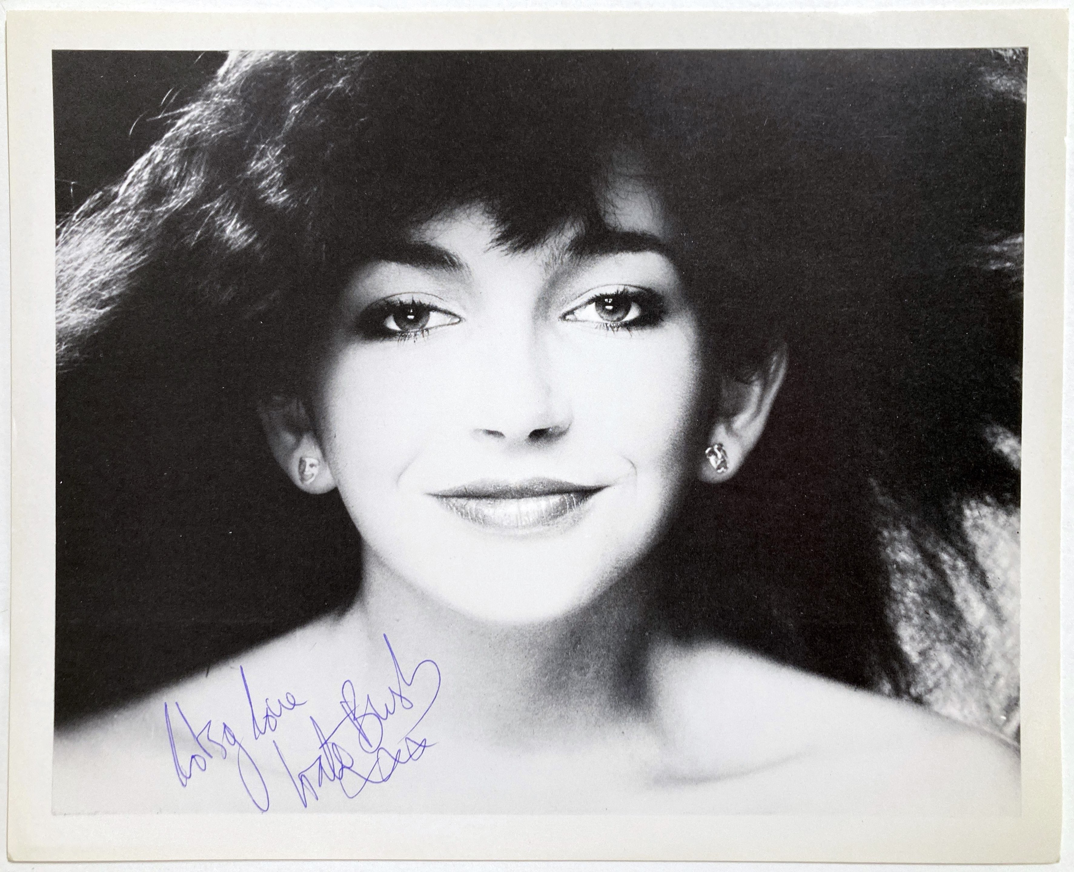 Lot 346 - KATE BUSH - SIGNED 8 X 10