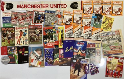 Lot 26 - SPORTS MEMORABILIA INC GEORGE BEST SCARF.