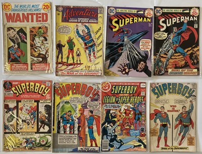 Lot 9 - SUPERMAN / SUPERBOY COMICS