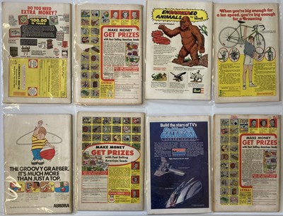 Lot 9 - SUPERMAN / SUPERBOY COMICS