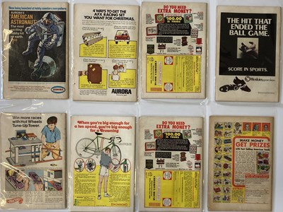 Lot 9 - SUPERMAN / SUPERBOY COMICS