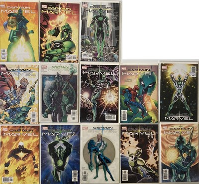 Lot 24 - ASSORTED MARVEL AND DC COMICS - DAREDEVIL / WOLVERINE ETC