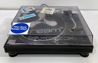 Lot 8 - TECHNICS SL-1210 MK2 TURNTABLE.