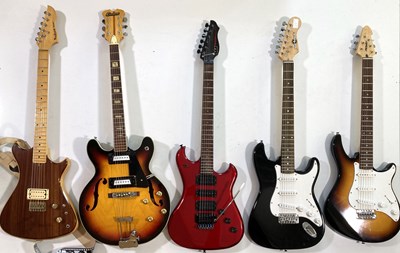 Lot 32 - ELECTRIC GUITARS ( CMI, WESTONE, PEAVEY).