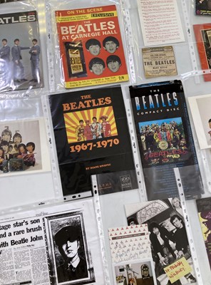 Lot 154 - BEATLES COLLECTABLES - 1960S ORIGINALS.